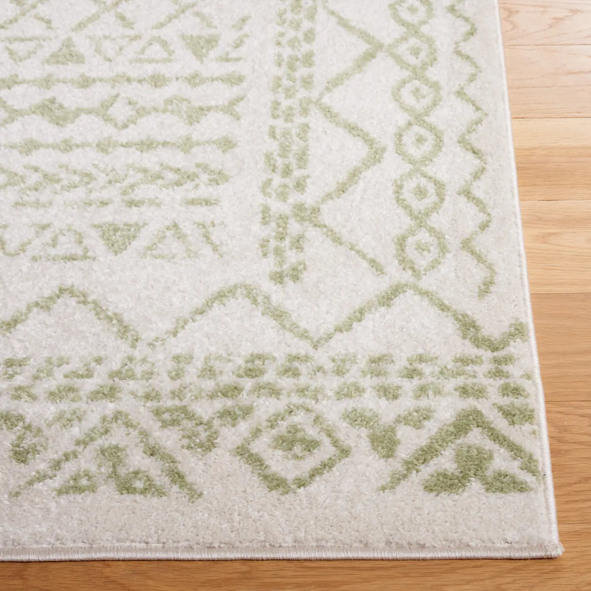 Safavieh Tulum 4'-0" x 6'-0" Rug in Ivory / Sage