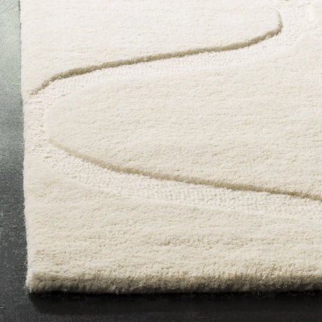 Safavieh Cambridge 4'-0" x 6'-0" Rug in Ivory / Ivory