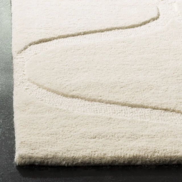 Safavieh Cambridge 4'-0" x 6'-0" Rug in Ivory / Ivory