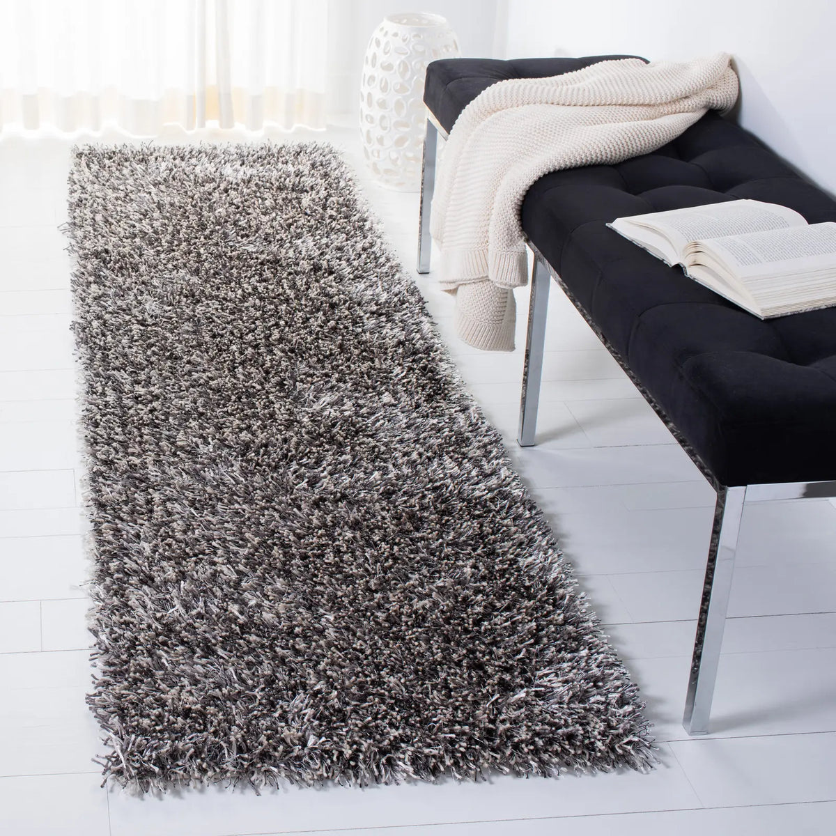 Safavieh Shag 2'-3" x 6'-0" Rug in Platinum / Ivory