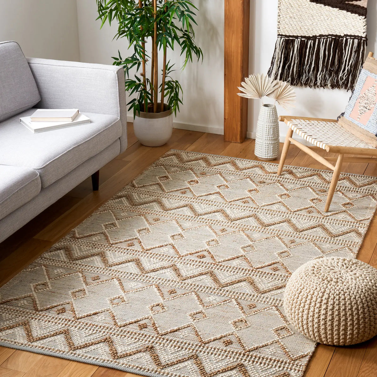 Safavieh Natura 4'-0" x 6'-0" Rug in Natural / Ivory