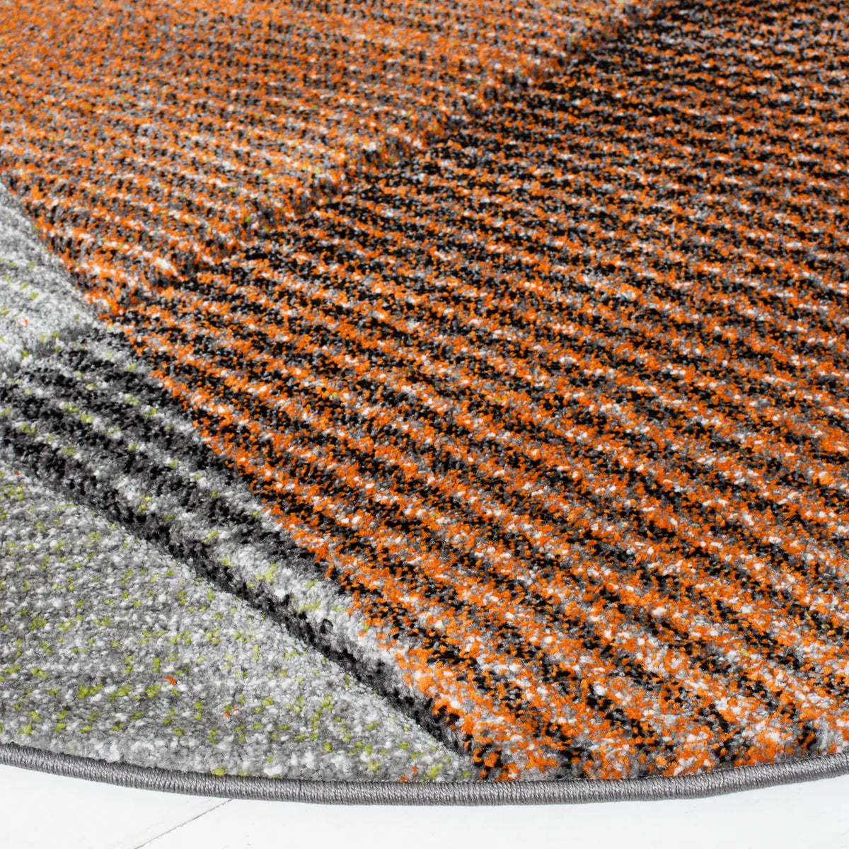 Safavieh Hollywood 5'-3" x 5'-3" Rug in Grey / Orange