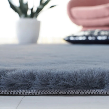 Safavieh Faux Rabbit Fur 4'-0" x 6'-0" Rug in Dark Grey