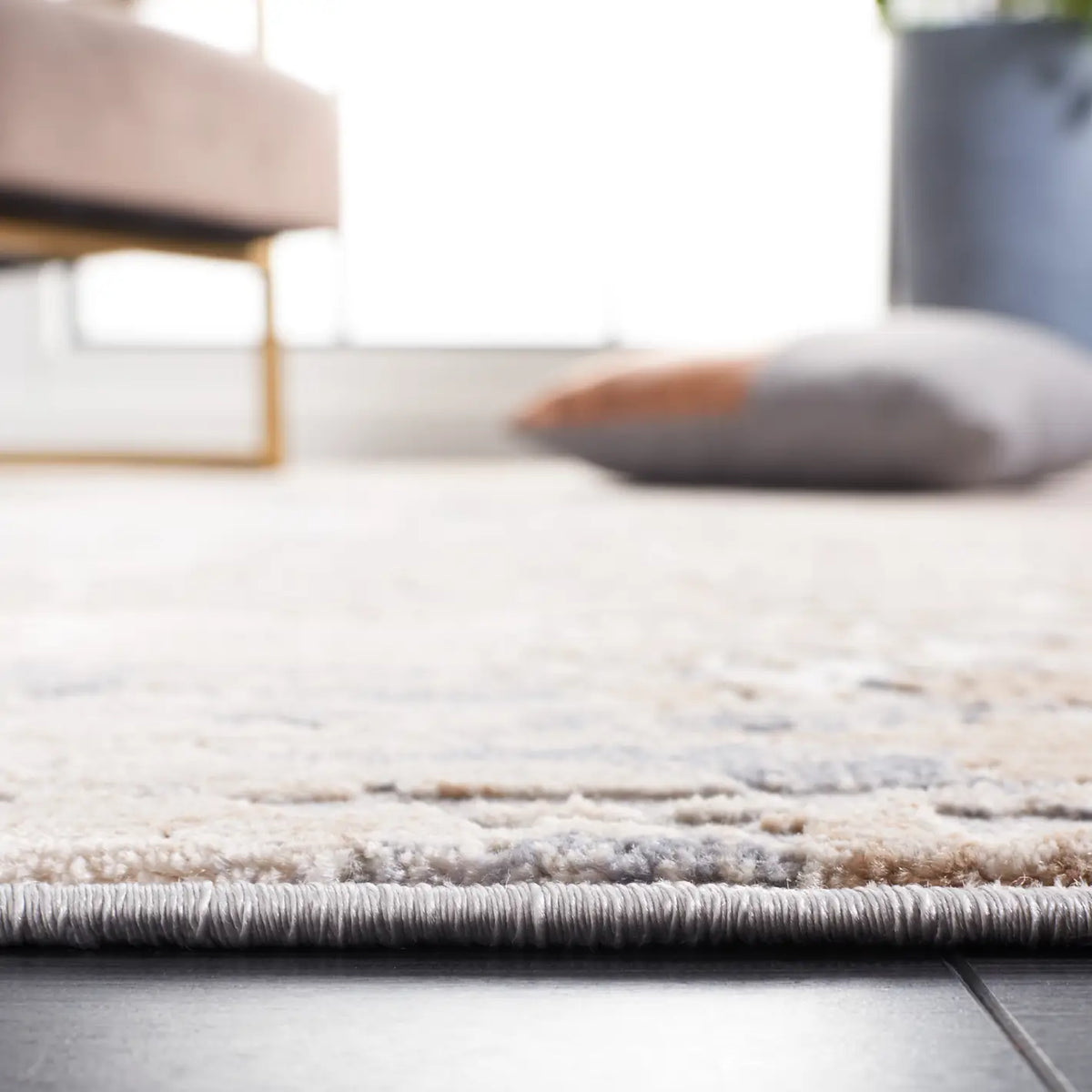 Safavieh Invista 5'-3" x 7'-6" Rug in Grey / Cream