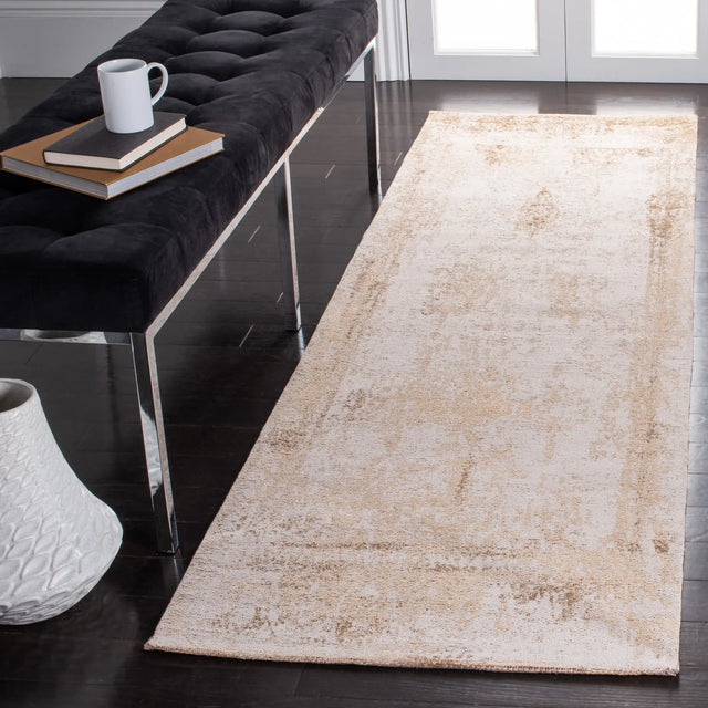 Safavieh Classic Vintage 2'-3" x 8'-0" Rug in Sand