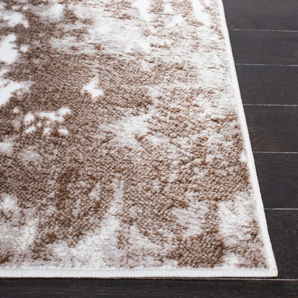 Safavieh Skyler 4'-5" x 6'-5" Rug in Grey / Brown