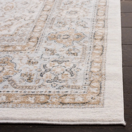 Safavieh Isabella 4'-0" x 6'-0" Rug in Cream / Beige