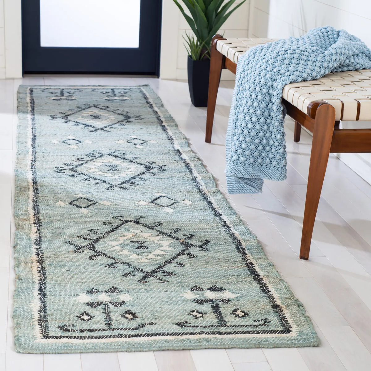 Safavieh Kilim 2'-3" x 9'-0" Rug in Blue / Black