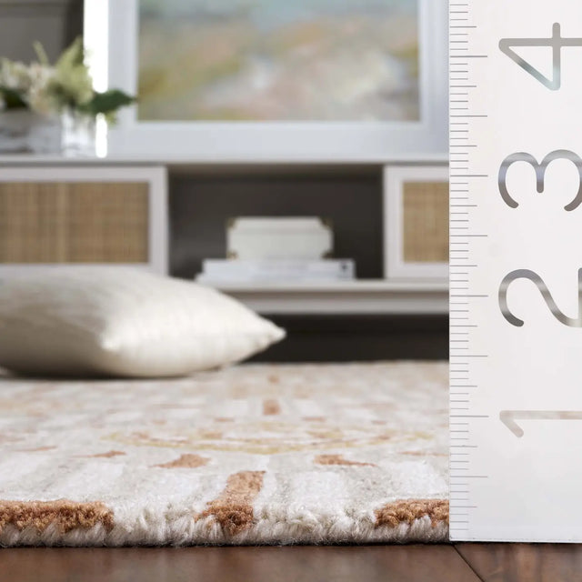 Safavieh Pine 4'-0" x 6'-0" Rug in Beige / Gold