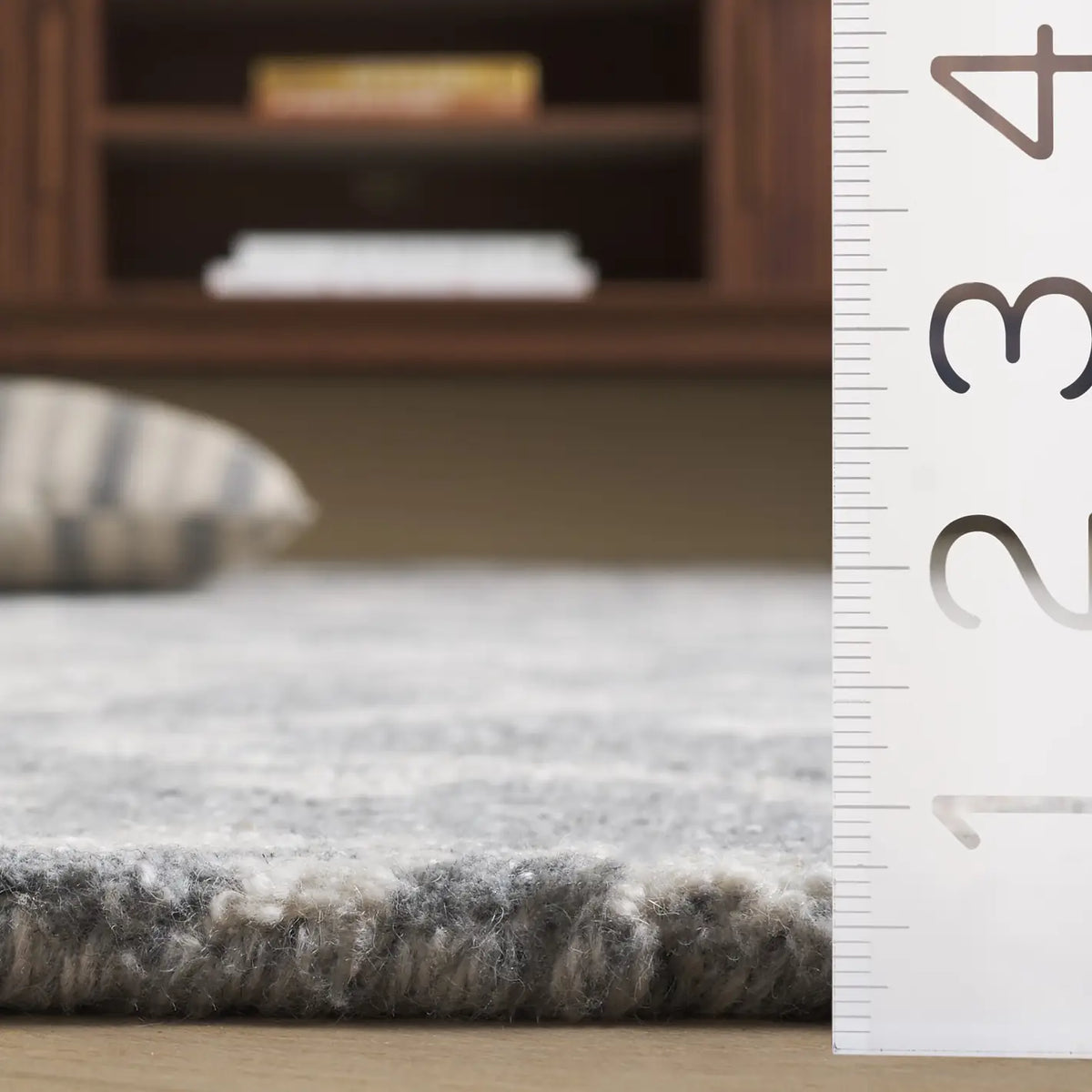 Safavieh Anatolia 4'-0" x 6'-0" Rug in Grey