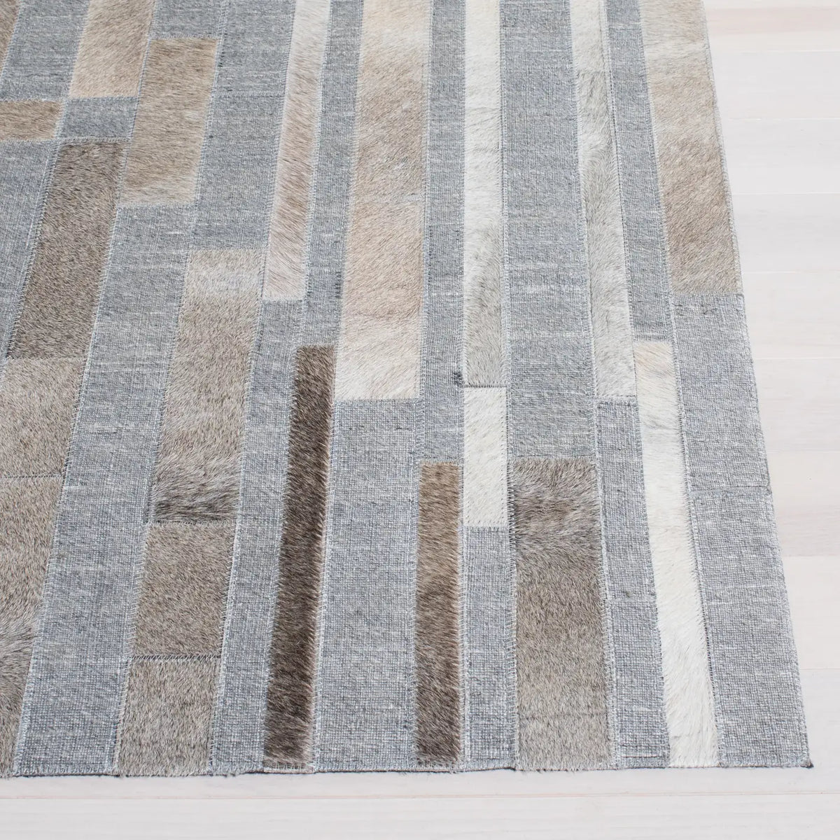 Safavieh Studio Leather 8'-0" x 10'-0" Rug in Ivory / Grey