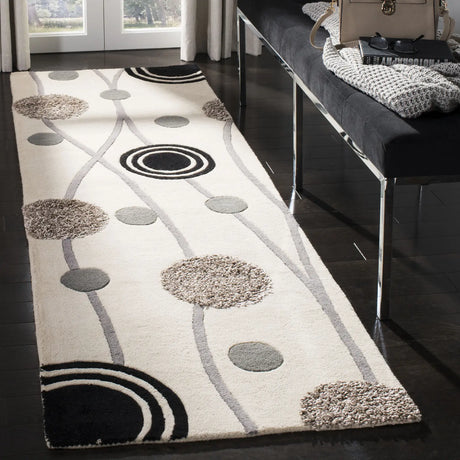 Safavieh Soho 2'-6" x 6'-0" Rug in Ivory / Grey