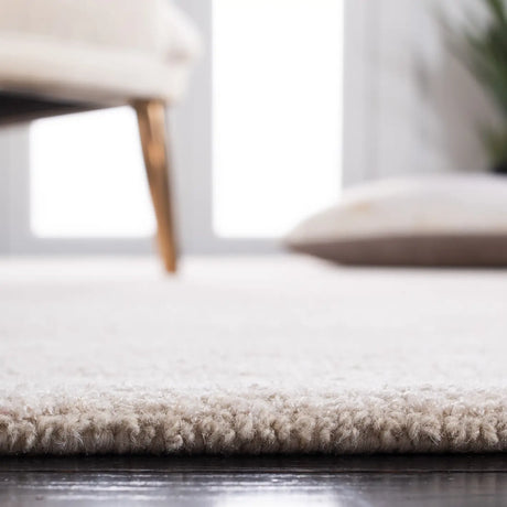 Safavieh Himalaya 4'-0" x 6'-0" Rug in Beige