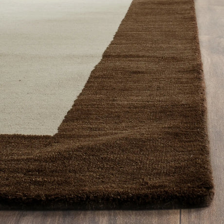 Safavieh Himalaya 6'-0" x 9'-0" Rug in Beige / Dark Brown