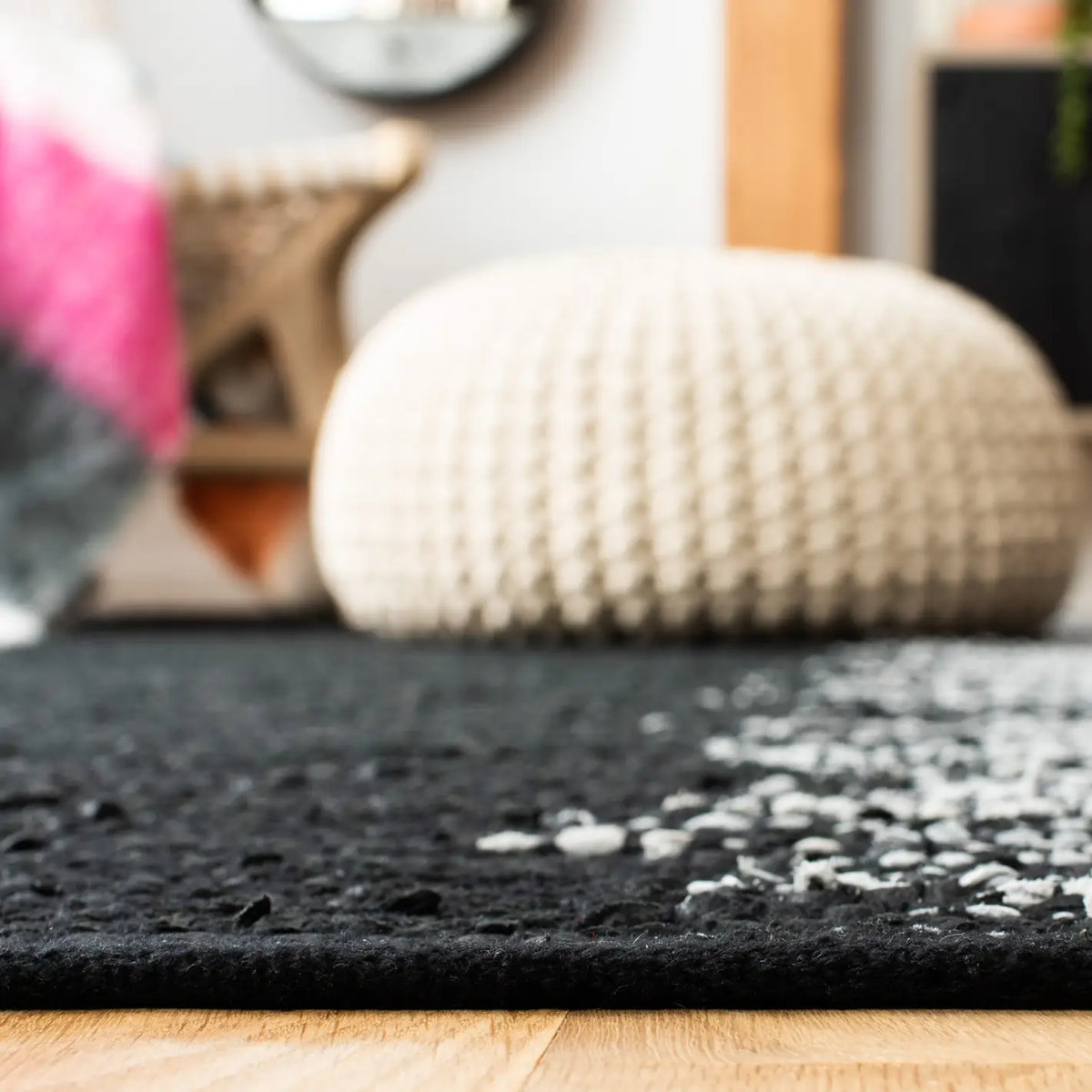 Safavieh Vintage Leather 4'-0" x 6'-0" Rug in Light Grey / Black