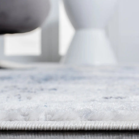Safavieh Amelia 700 4'-0" x 6'-0" Rug in Grey / Light Blue