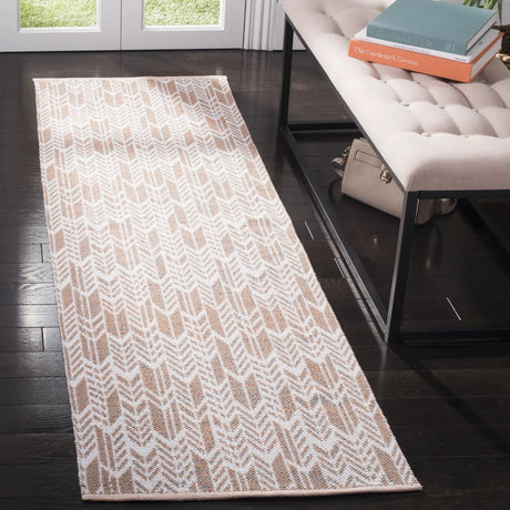 Safavieh Montauk 2'-3" x 7'-0" Rug in Orange / Ivory