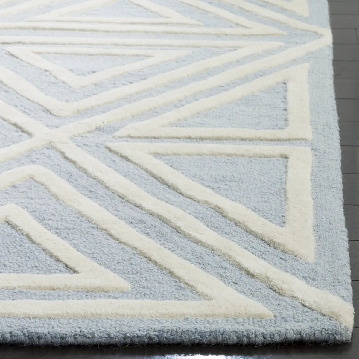 Safavieh Safavieh Kids 5'-0" x 7'-0" Rug in Blue / Ivory