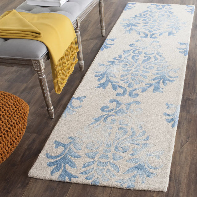 Safavieh Dip Dye 2'-3" x 6'-0" Rug in Beige / Blue