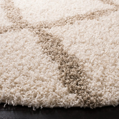 Safavieh Sgd-Dallas Shag 6'-0" x 6'-0" Rug in Ivory / Beige