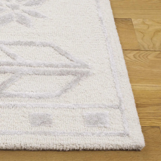 Safavieh Soho 4'-0" x 6'-0" Rug in Ivory
