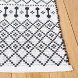 Safavieh Kilim 4'-0" x 6'-0" Rug in Ivory / Black