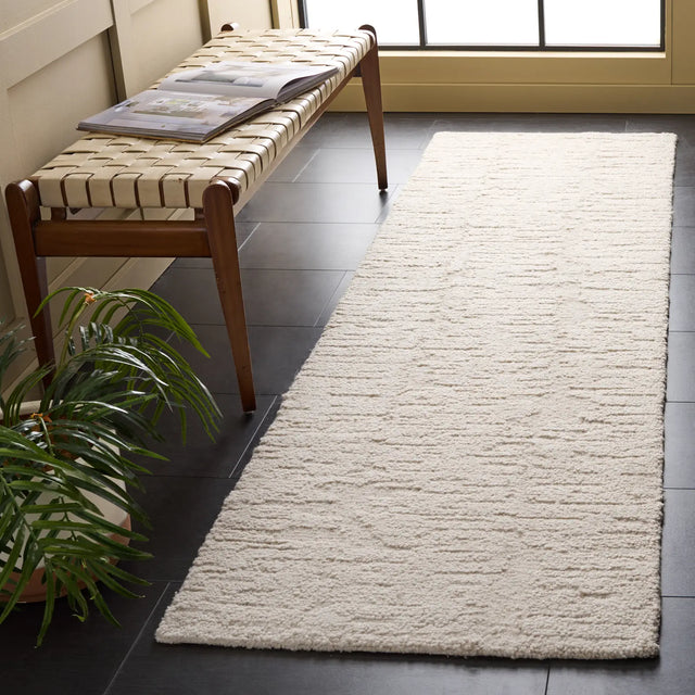 Safavieh Casablanca 2'-3" x 8'-0" Rug in Ivory