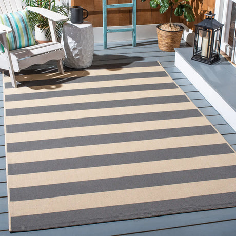 Safavieh Courtyard 4'-0" x 5'-7" Rug in Beige / Grey