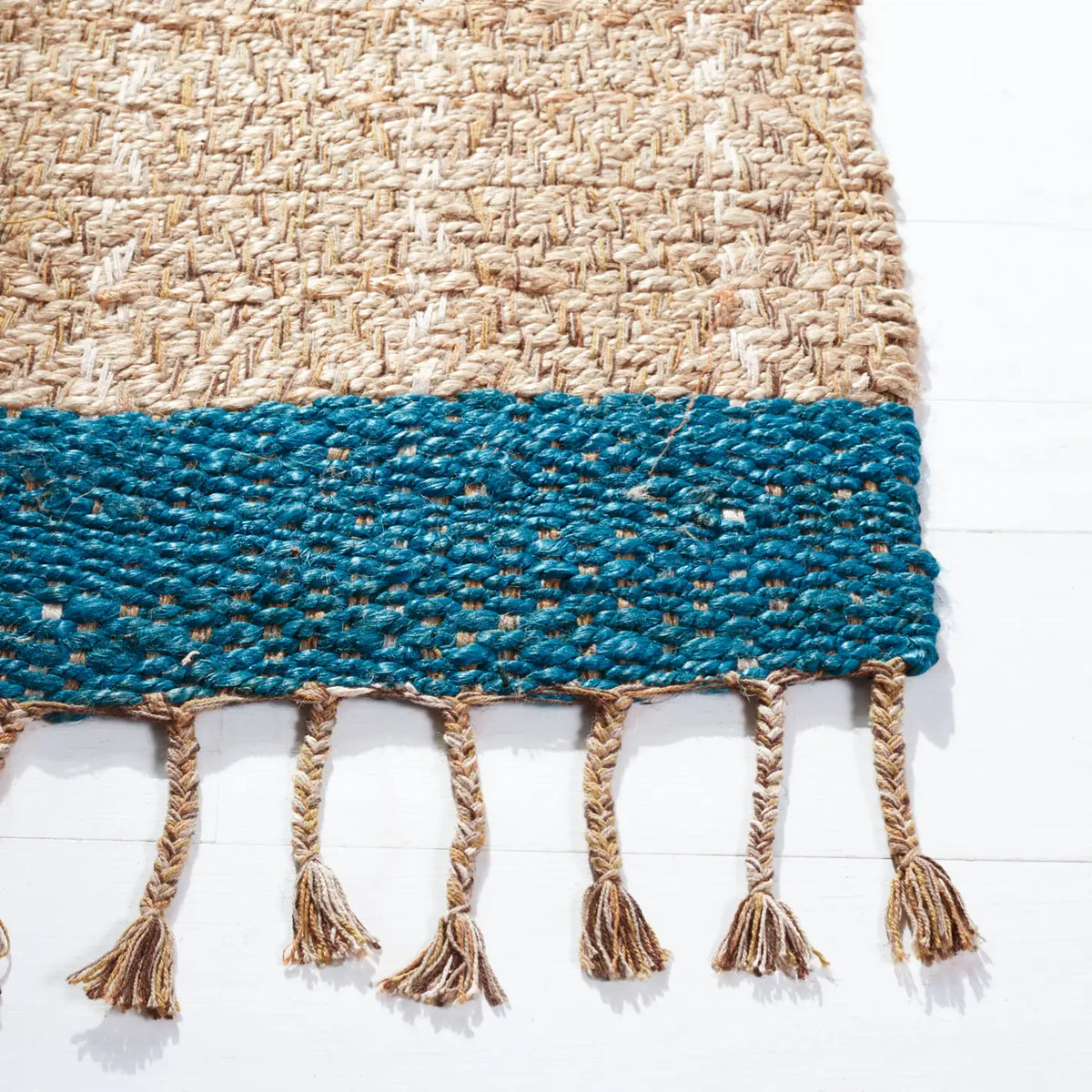 Safavieh Cape Cod 4'-0" x 6'-0" Rug in Blue / Natural