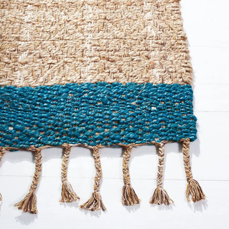 Safavieh Cape Cod 4'-0" x 6'-0" Rug in Blue / Natural