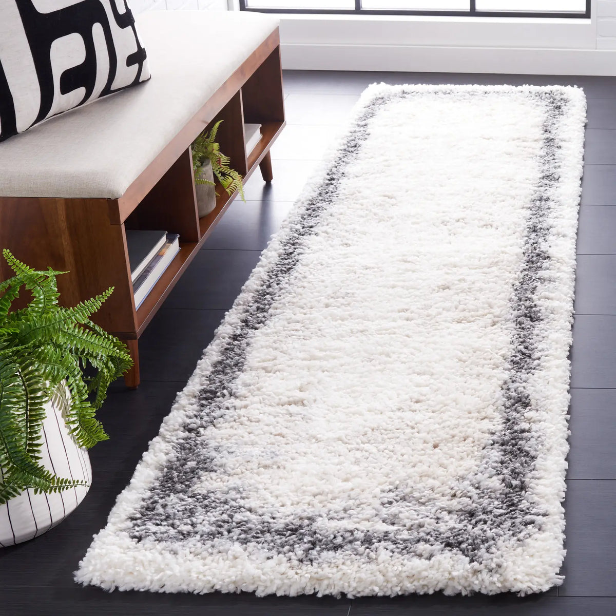 Safavieh Fontana Shag  800 2'-3" x 8'-0" Rug in Ivory / Grey