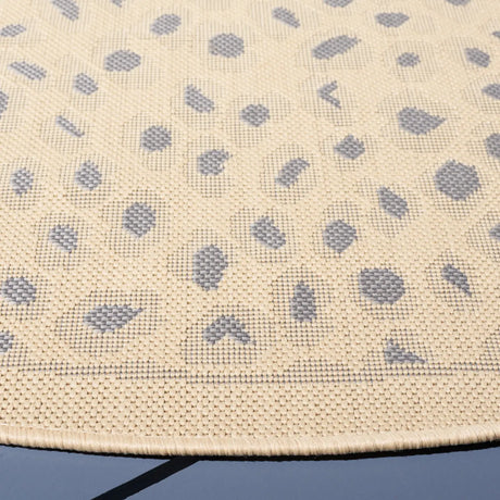 Safavieh Courtyard 6'-7" x 6'-7" Rug in Beige / Gold