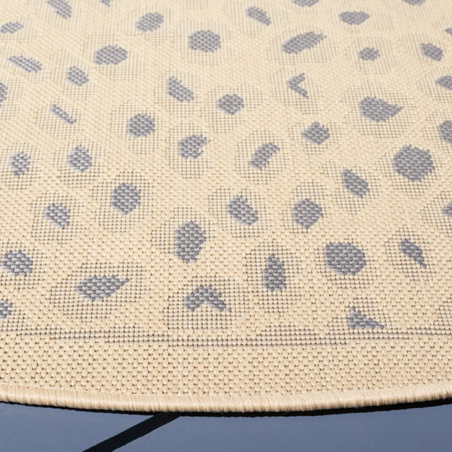 Safavieh Courtyard 6'-7" x 6'-7" Rug in Beige / Gold