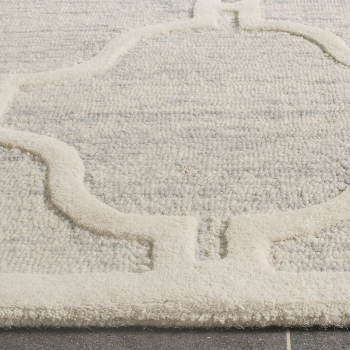 Safavieh Cambridge 8'-0" x 10'-0" Rug in Light Grey / Ivory