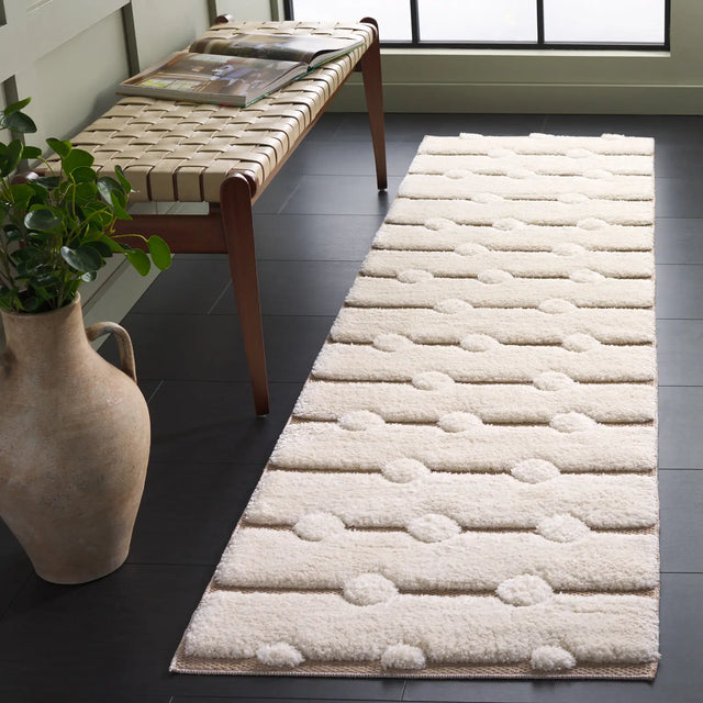 Safavieh Celebrity 800 2'-2" x 8'-0" Rug in Ivory / Beige