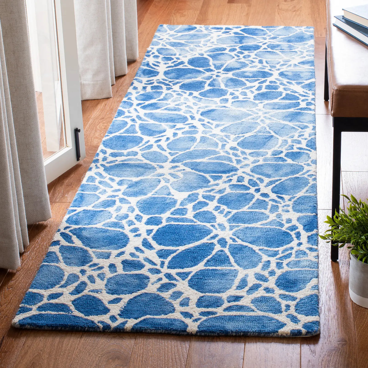 Safavieh Dip Dye 2'-3" x 8'-0" Rug in Ivory / Blue