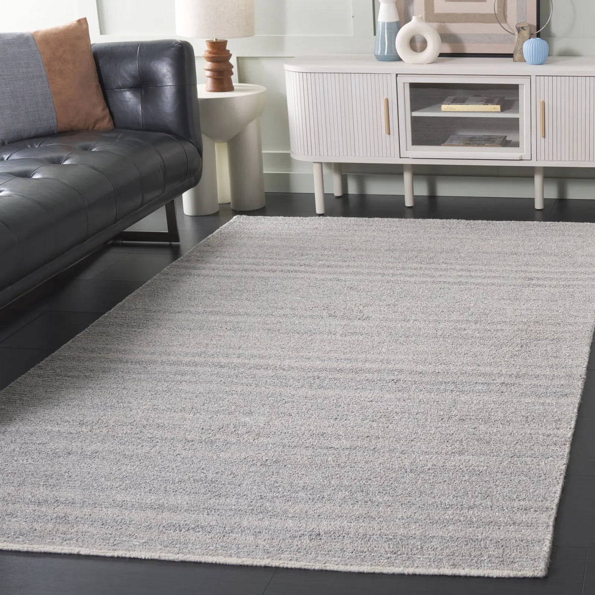 Safavieh Ebony 4'-0" x 6'-0" Rug in Beige / Taupe