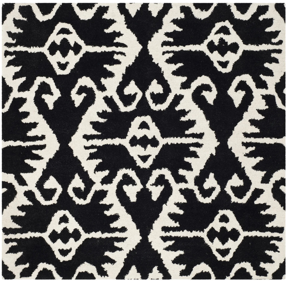 Safavieh Wyndham 5'-0" x 5'-0" Rug in Black / Ivory