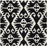 Safavieh Wyndham 5'-0" x 5'-0" Rug in Black / Ivory