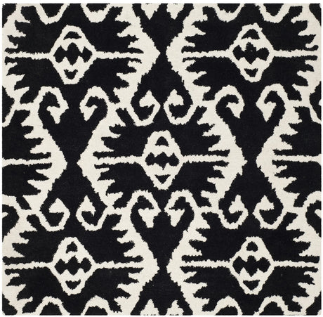 Safavieh Wyndham 5'-0" x 5'-0" Rug in Black / Ivory