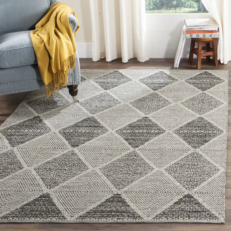 Safavieh Montauk 4'-0" x 6'-0" Rug in Black