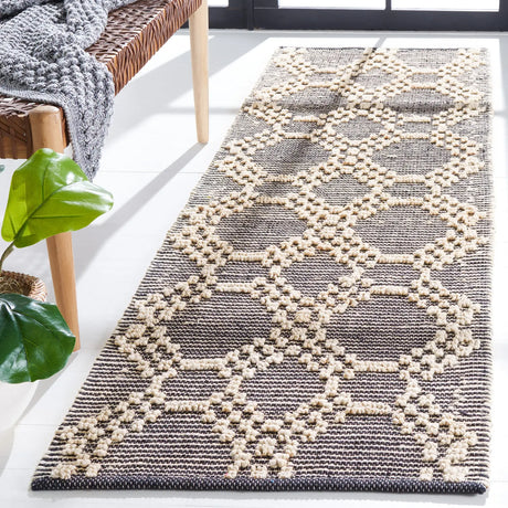 Safavieh Natural Fiber 2'-3" x 8'-0" Rug in Blush / Black