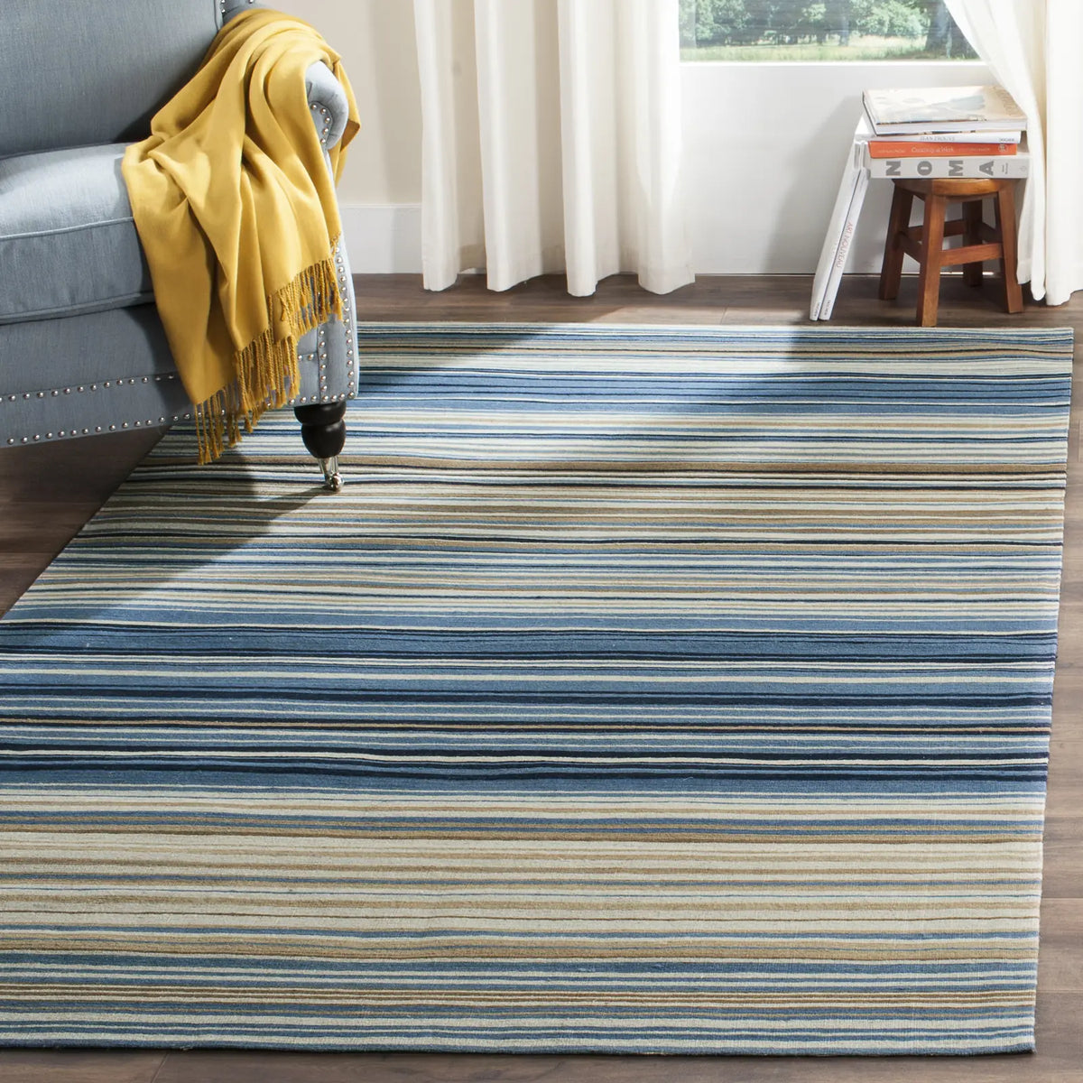Safavieh Marbella 5'-0" x 8'-0" Rug in Blue / Multi
