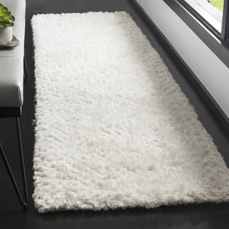 Safavieh Sg-Sts-Saint Tropez Shag 2'-3" x 8'-0" Rug in Snow White