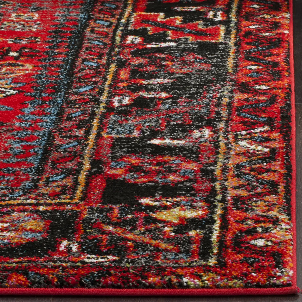Safavieh Vintage Hamadan 4'-0" x 6'-0" Rug in Red / Multi