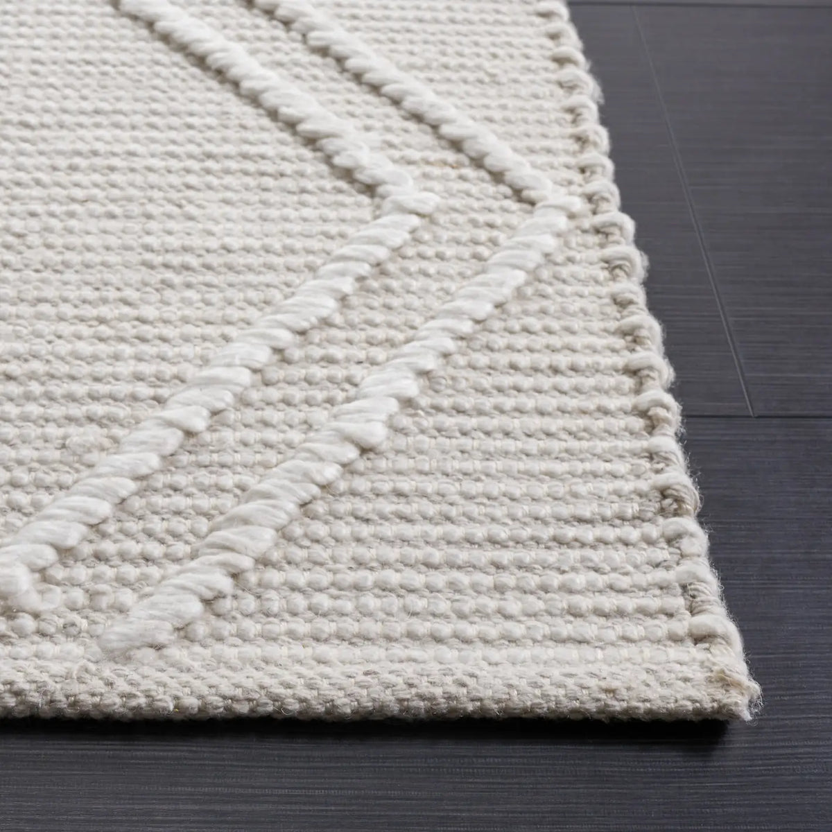 Safavieh Kilim 4'-0" x 6'-0" Rug in Light Grey / Ivory