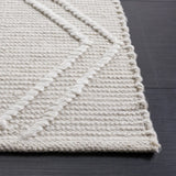 Safavieh Kilim 4'-0" x 6'-0" Rug in Light Grey / Ivory