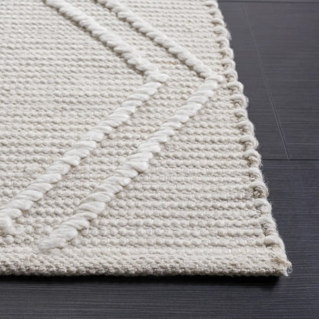 Safavieh Kilim 4'-0" x 6'-0" Rug in Light Grey / Ivory