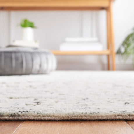 Safavieh Martha Stewart 4'-0" x 6'-0" Rug in Ivory / Charcoal
