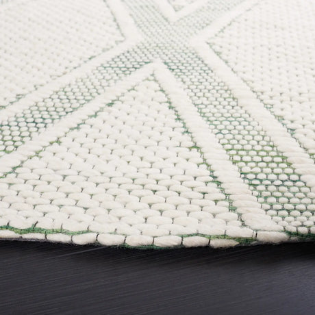 Safavieh Marbella 6'-0" x 6'-0" Rug in Green / Ivory